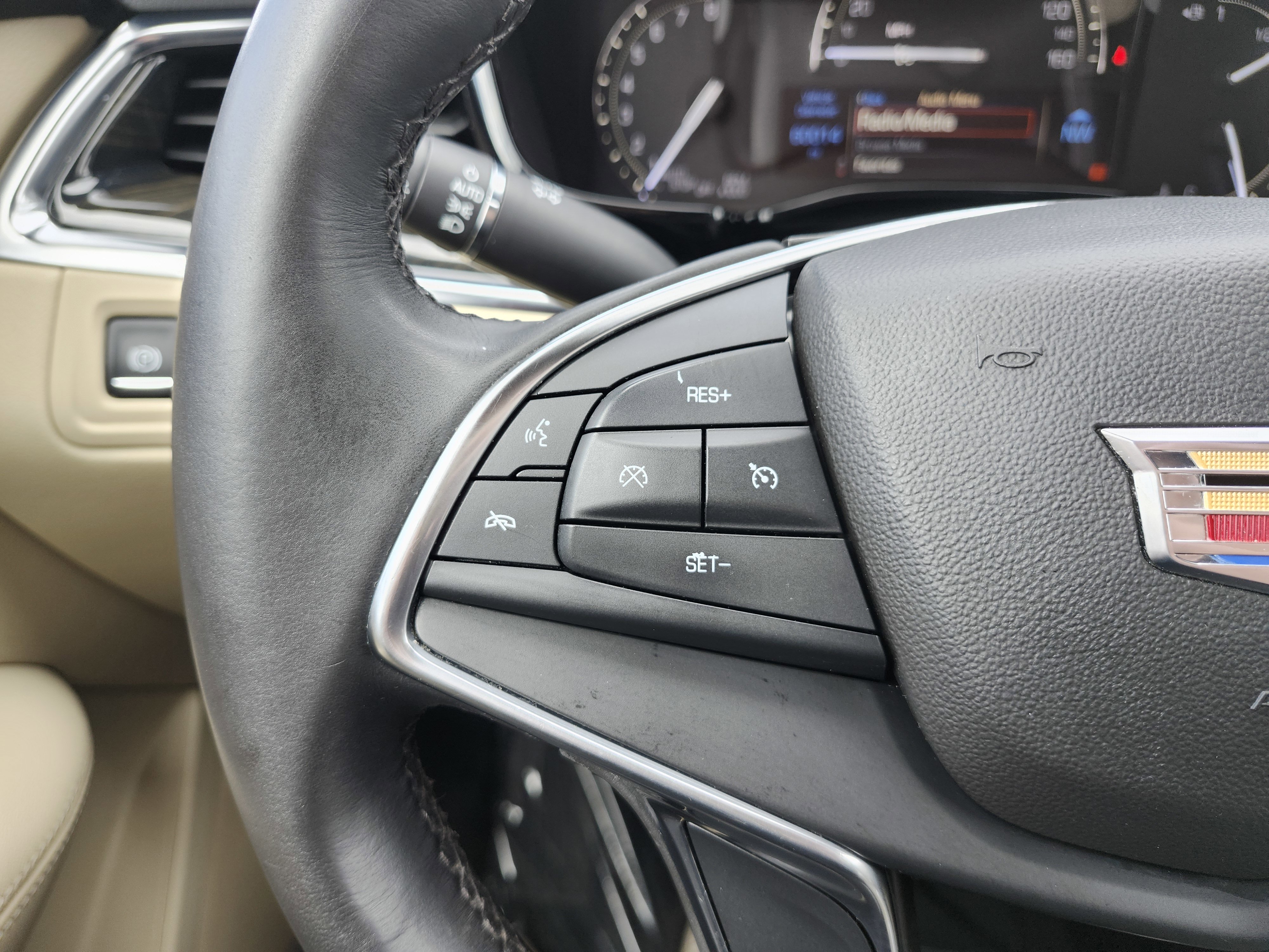 Used 2018 Cadillac XT5 AWD image 36