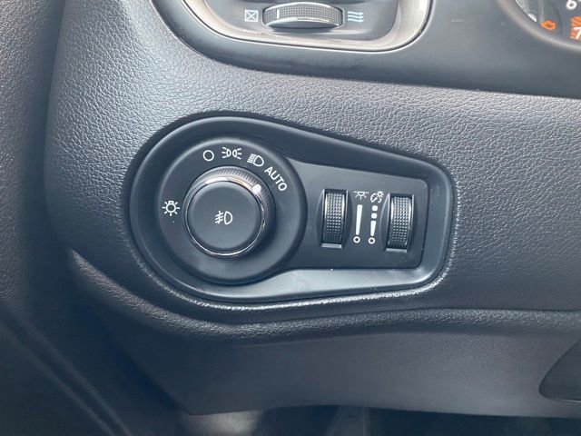 Used 2021 Jeep Renegade Limited w/ Sun & Sound Group image 46