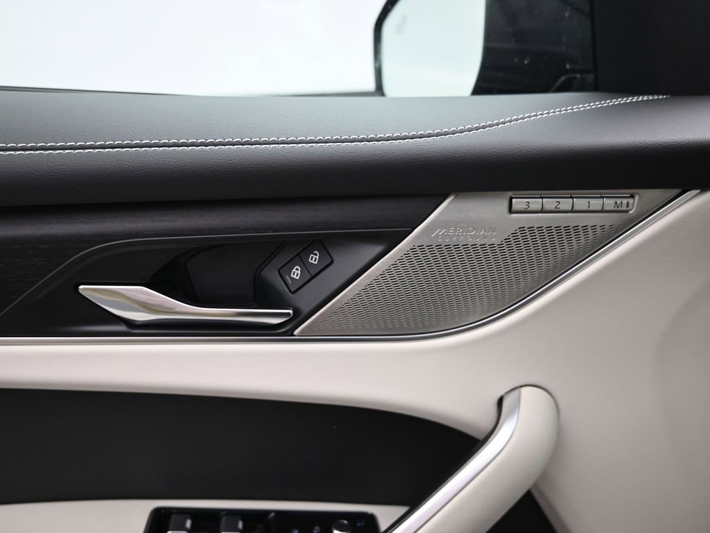 Used 2026 Jaguar F-PACE R-Dynamic S image 19