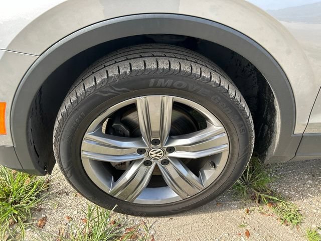 Used 2020 Volkswagen Tiguan SEL FWD image 20