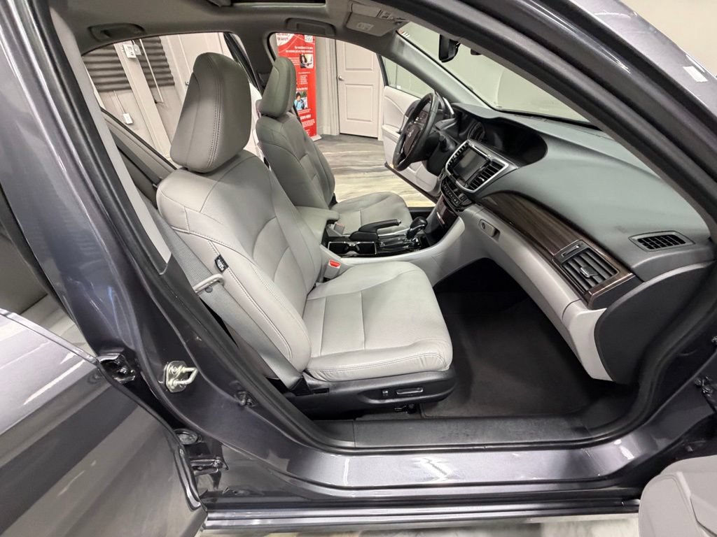 Used 2017 Honda Accord Touring image 46
