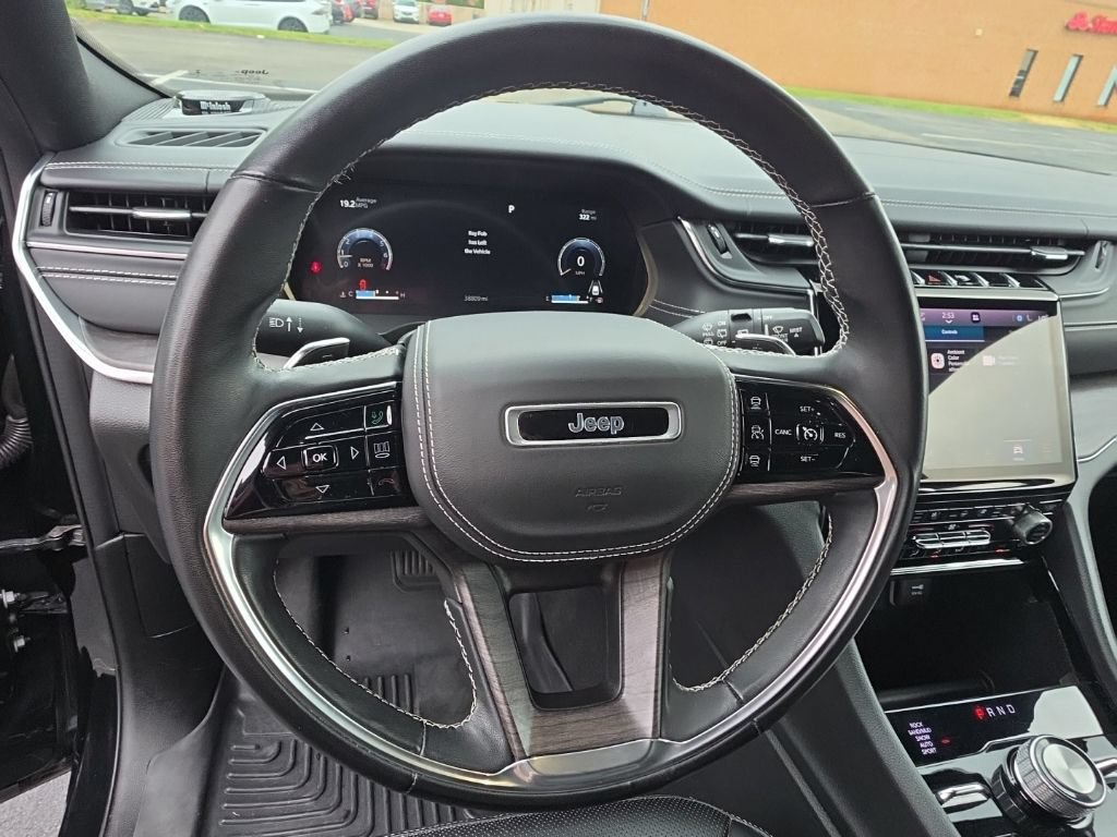 Used 2022 Jeep Grand Cherokee Overland AWD/4WD image 19
