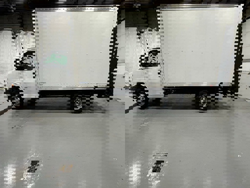 Used 2022 Chevrolet Express 3500 w/ Power Convenience Package image 4