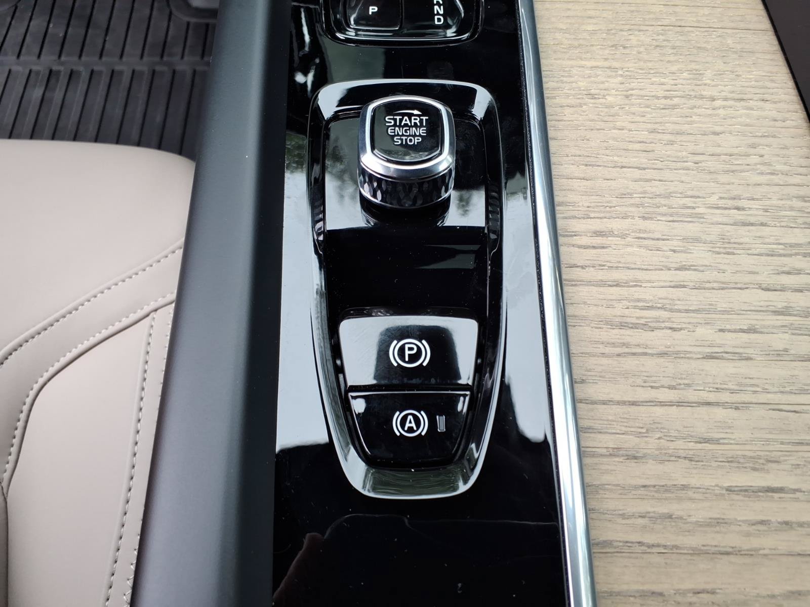 New 2026 Volvo XC60 B5 Plus w/ Protection Package Premier AWD/4WD image 17