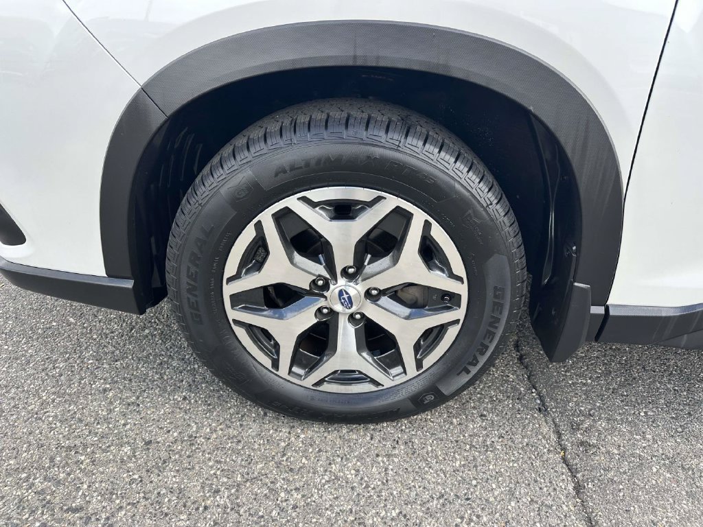 Certified 2023 Subaru Forester Premium AWD/4WD image 6