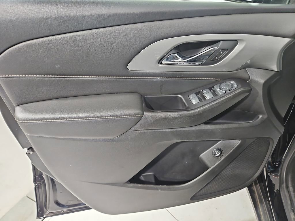 Used 2020 Chevrolet Traverse LT w/ Driver Confidence II Package image 11