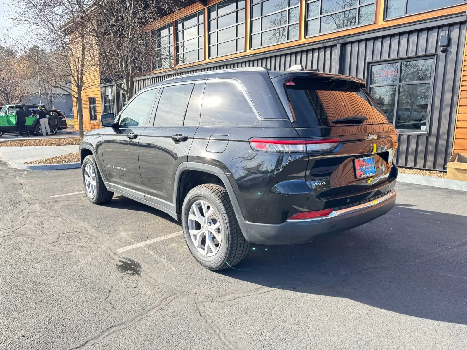 Used 2022 Jeep Grand Cherokee Limited AWD/4WD image 3
