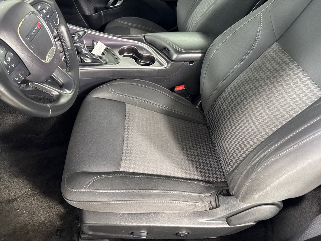 Used 2016 Dodge Challenger SXT image 13