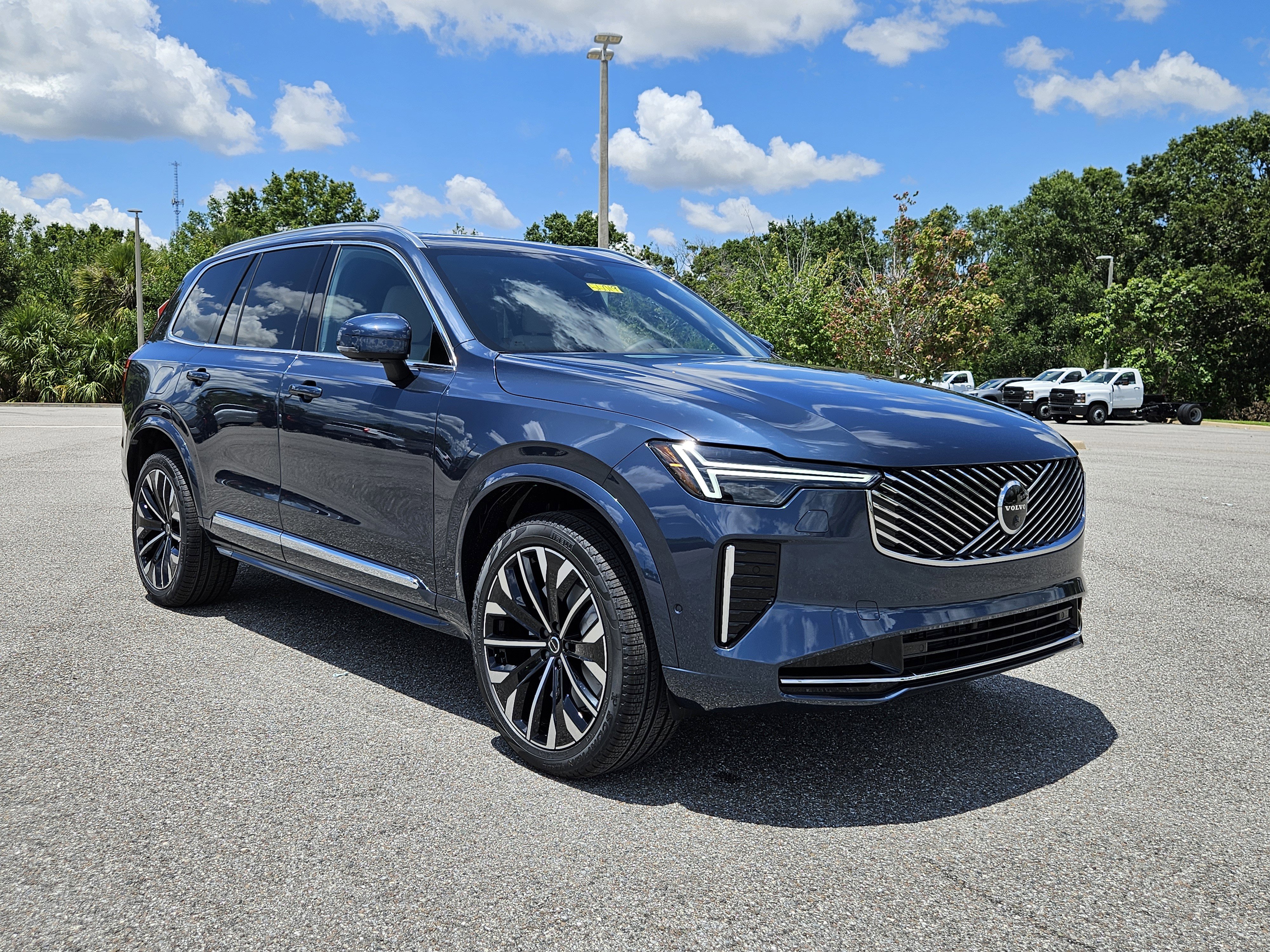 New 2026 Volvo XC90 B6 Plus w/ Protection Package Premier