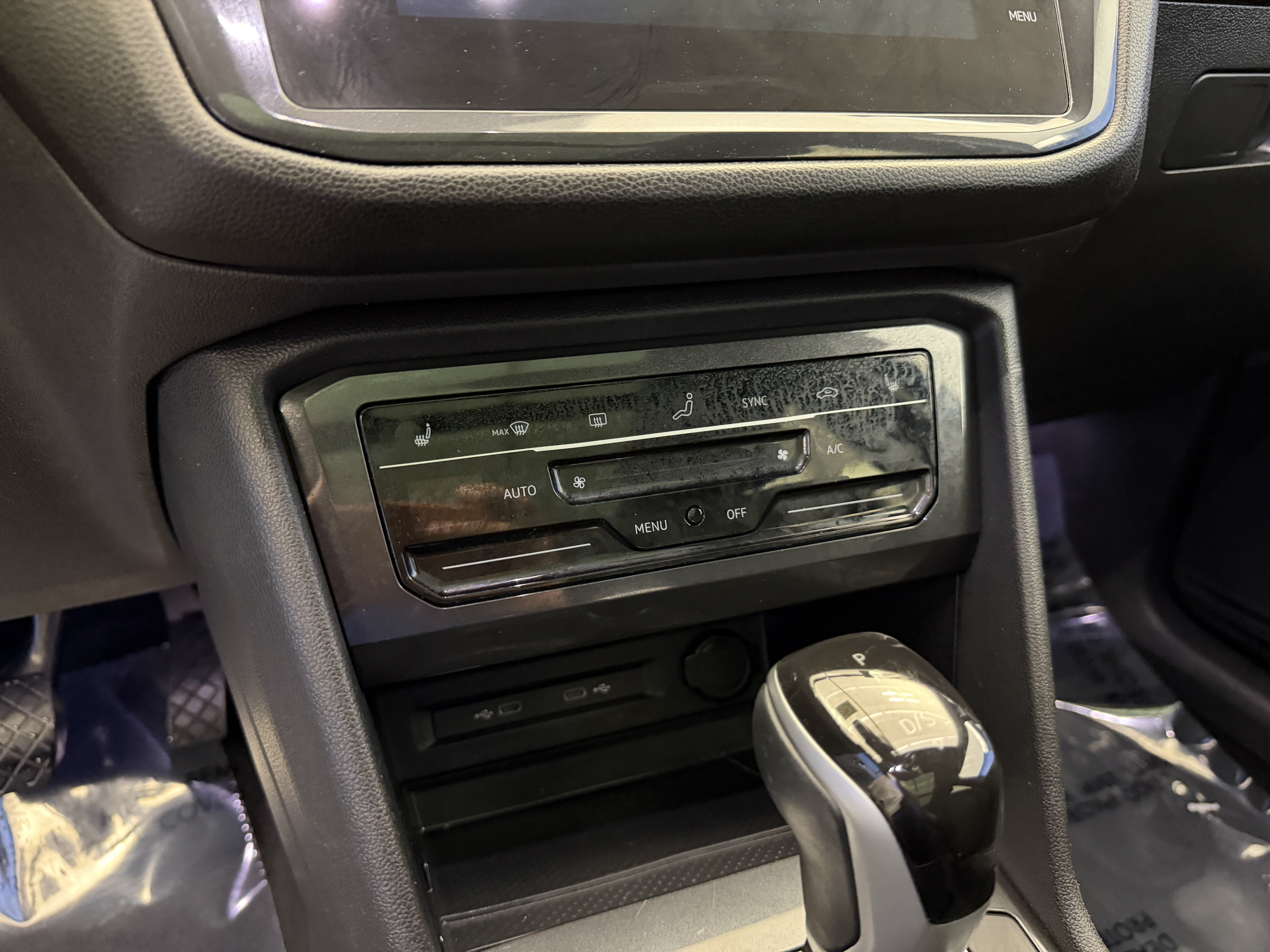 Used 2023 Volkswagen Tiguan SE w/ Panoramic Sunroof Package FWD image 20