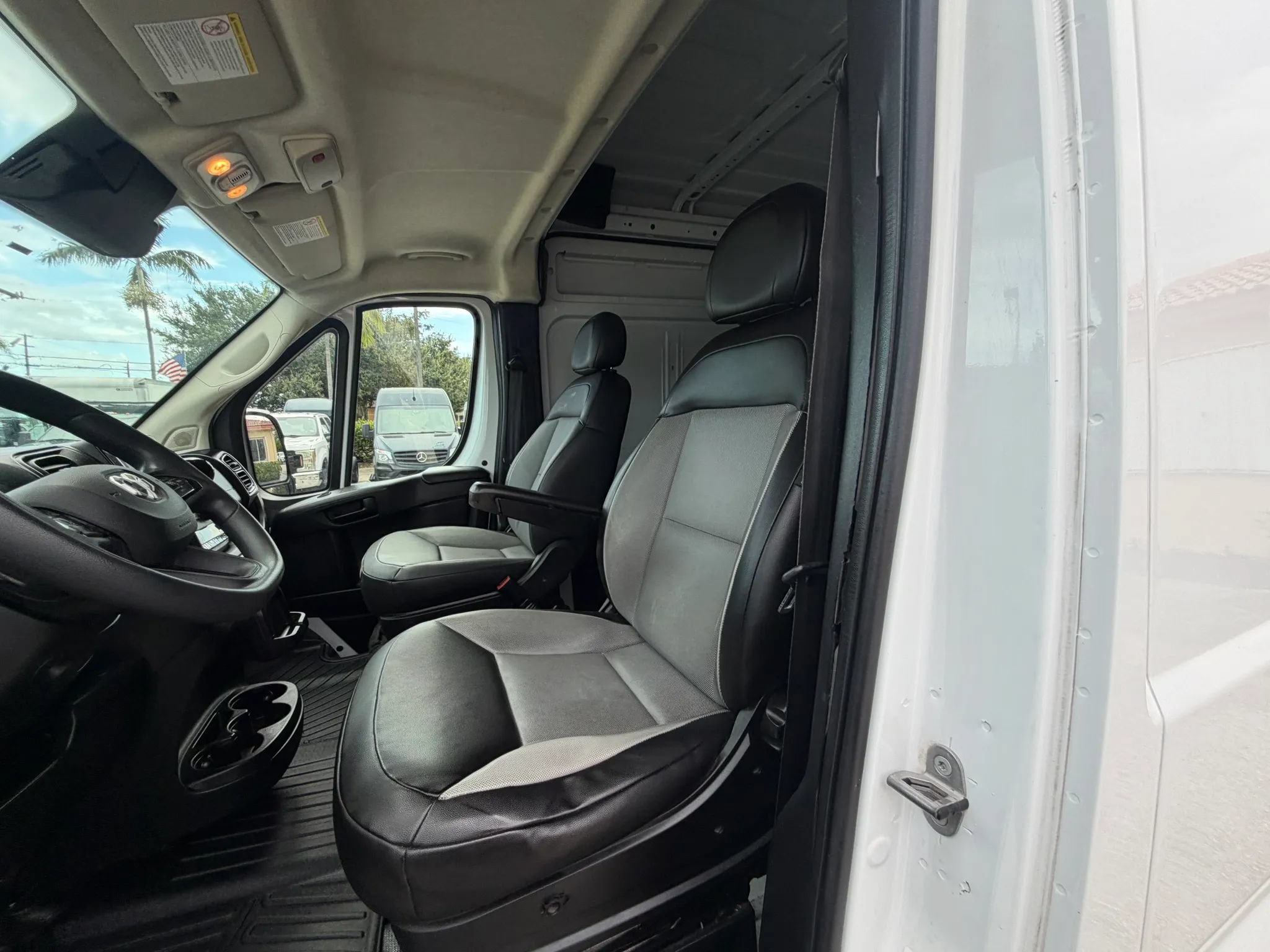 Used 2024 RAM ProMaster 2500 w/ Convenience Group FWD image 10
