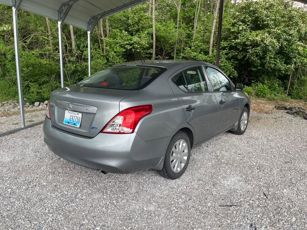 Used 2014 Nissan Versa S FWD image 3