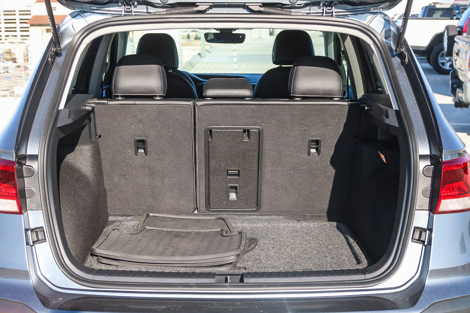 Used 2022 Volkswagen Taos SEL image 27