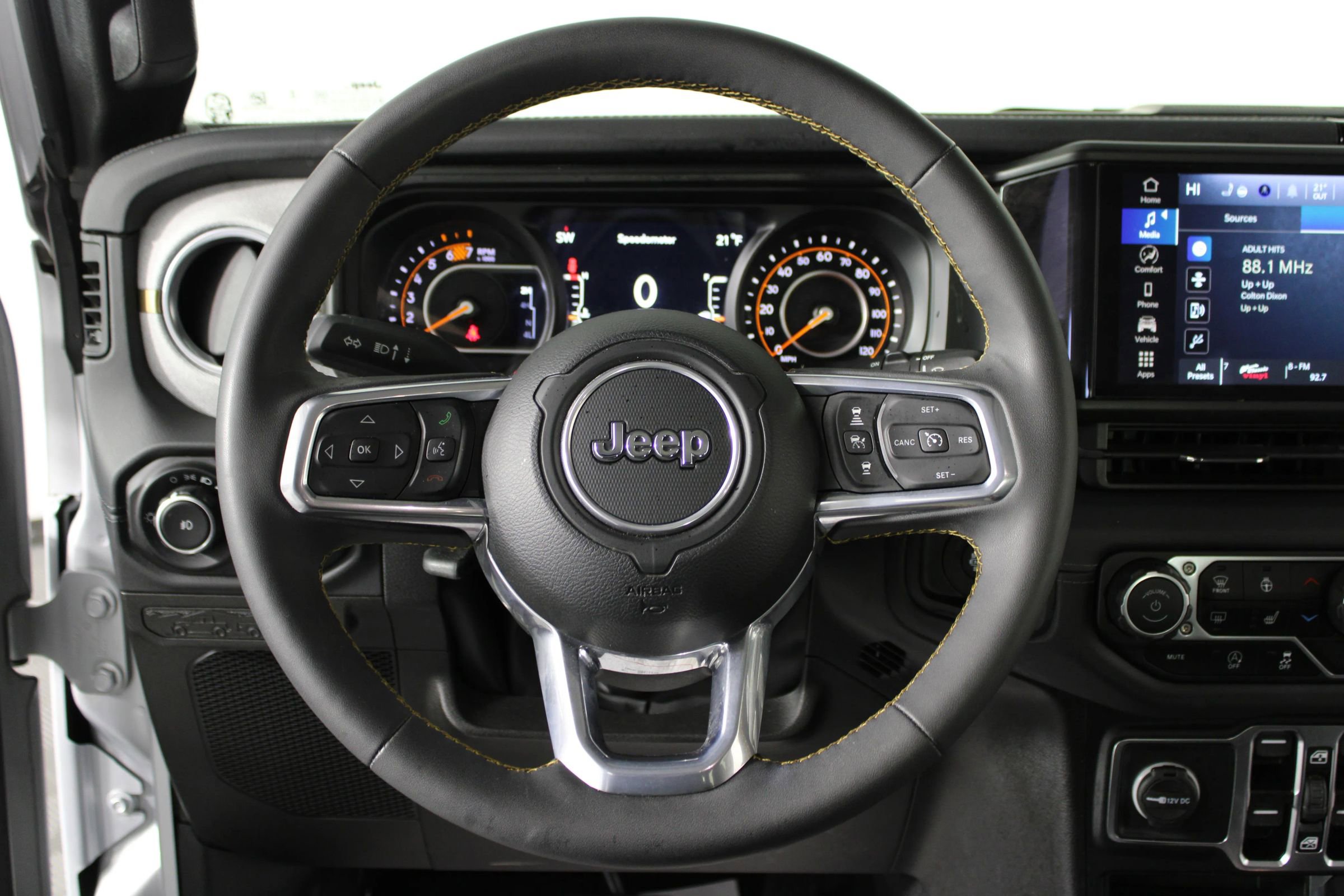 Used 2024 Jeep Wrangler Unlimited Sahara image 13