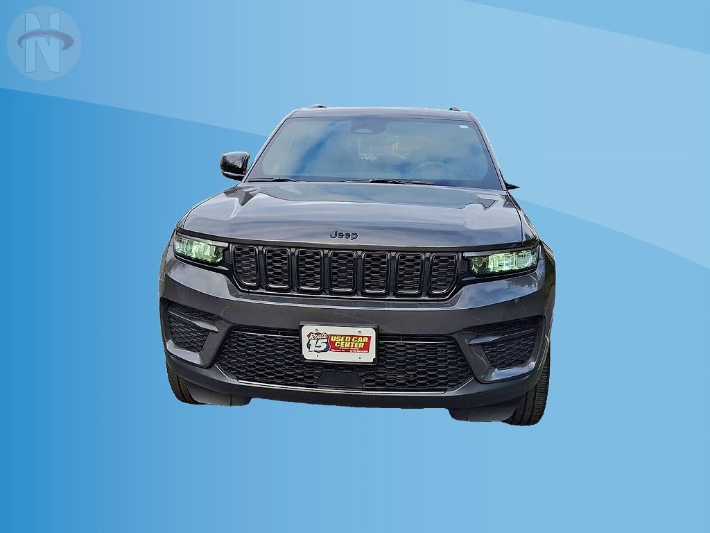 Used 2024 Jeep Grand Cherokee Altitude image 3