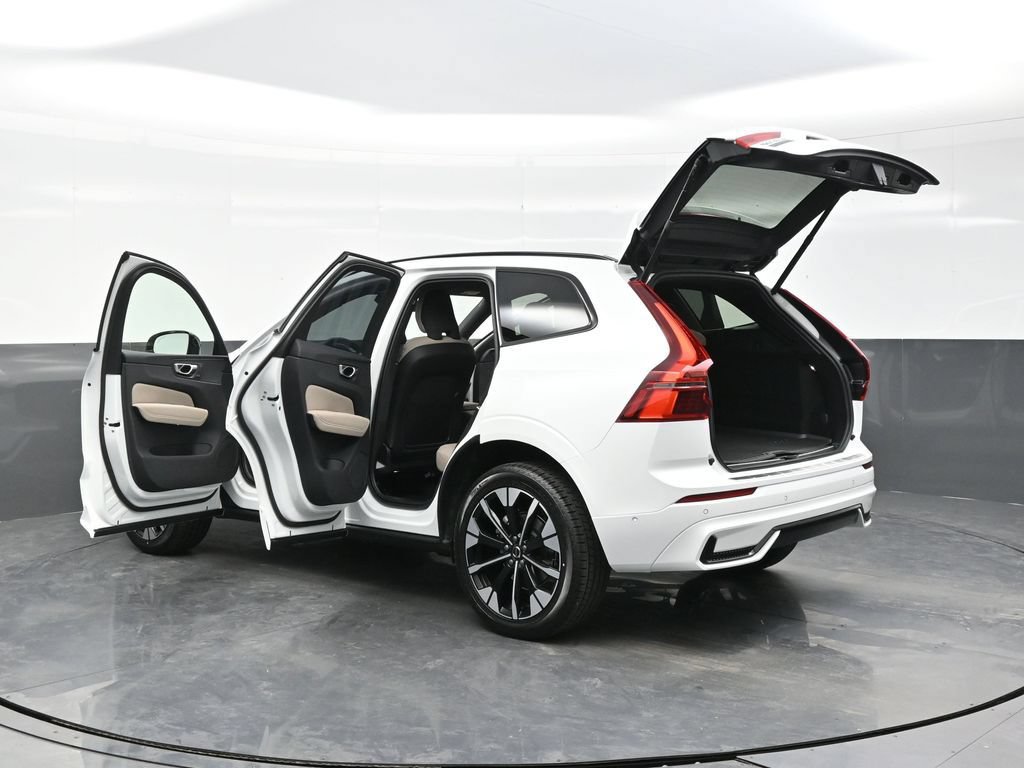 New 2026 Volvo XC60 B5 Plus w/ Protection Package Premier AWD/4WD image 46