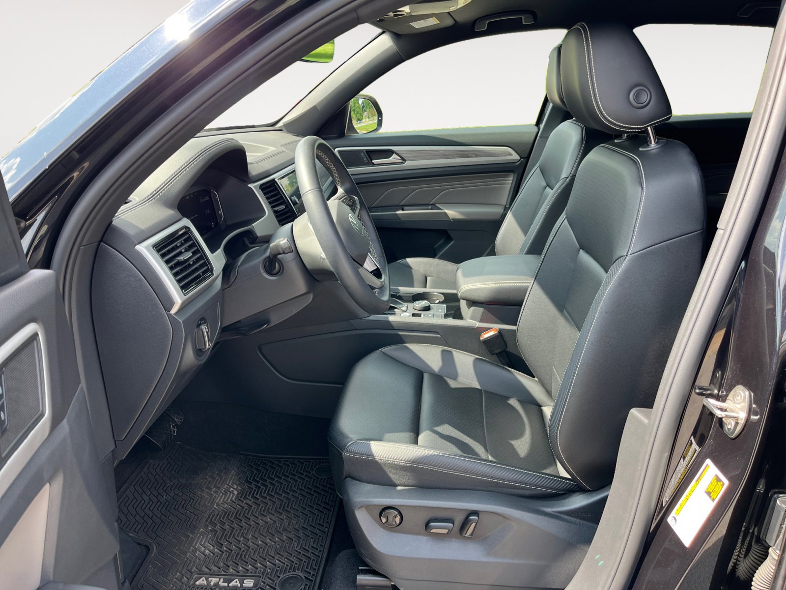 Used 2022 Volkswagen Atlas Cross Sport SE image 9