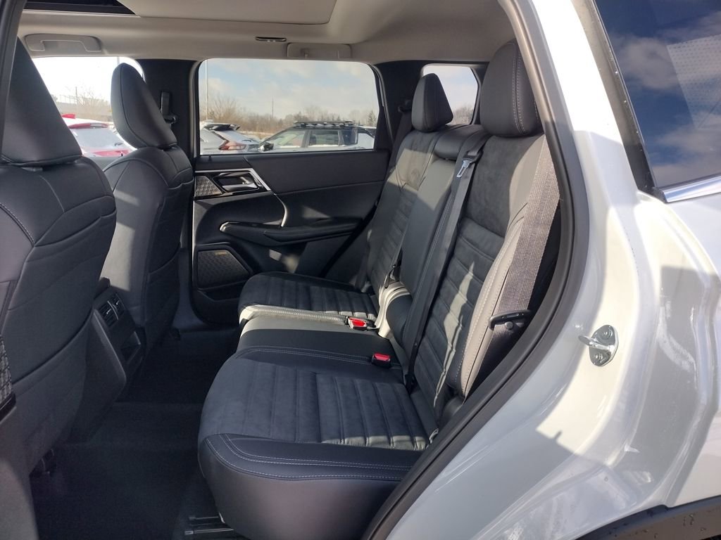 New 2026 Mitsubishi Outlander SE image 9