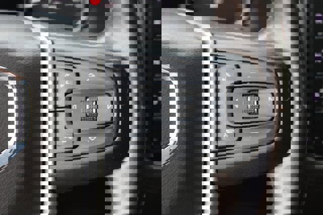 Used 2021 GMC Yukon Denali w/ Denali Premium Package image 15