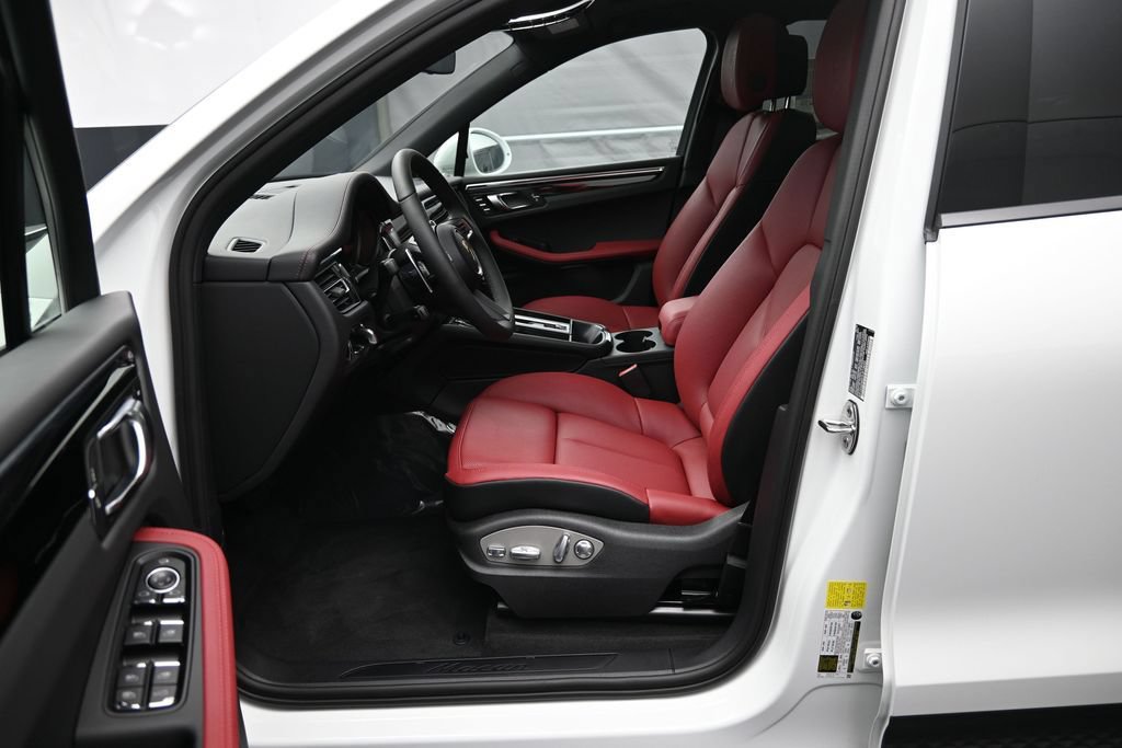 New 2026 Porsche Macan AWD/4WD image 6