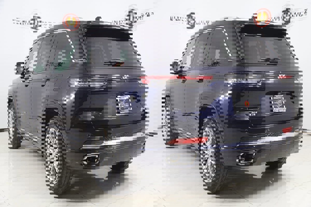 Used 2023 Jeep Grand Cherokee Summit w/ Luxury Tech Group V image 4