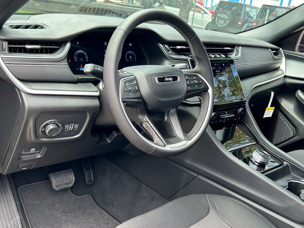 New 2024 Jeep Grand Cherokee L Laredo RWD image 33