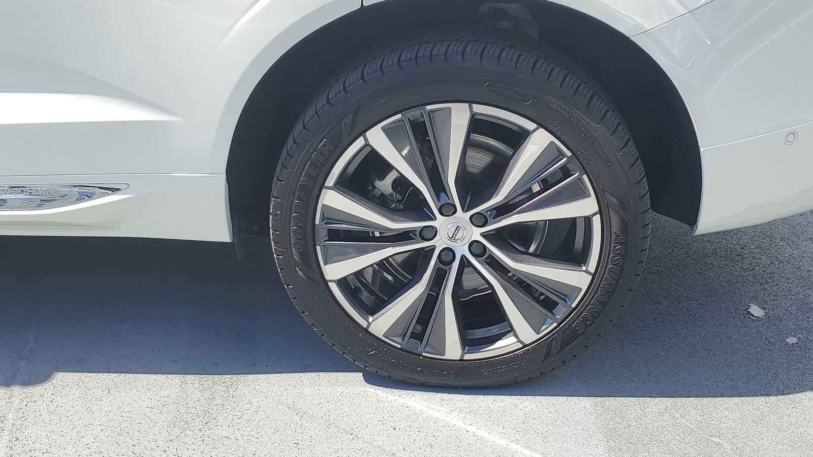 Used 2022 Volvo XC60 T8 Inscription Expression w/ Advanced Package image 13