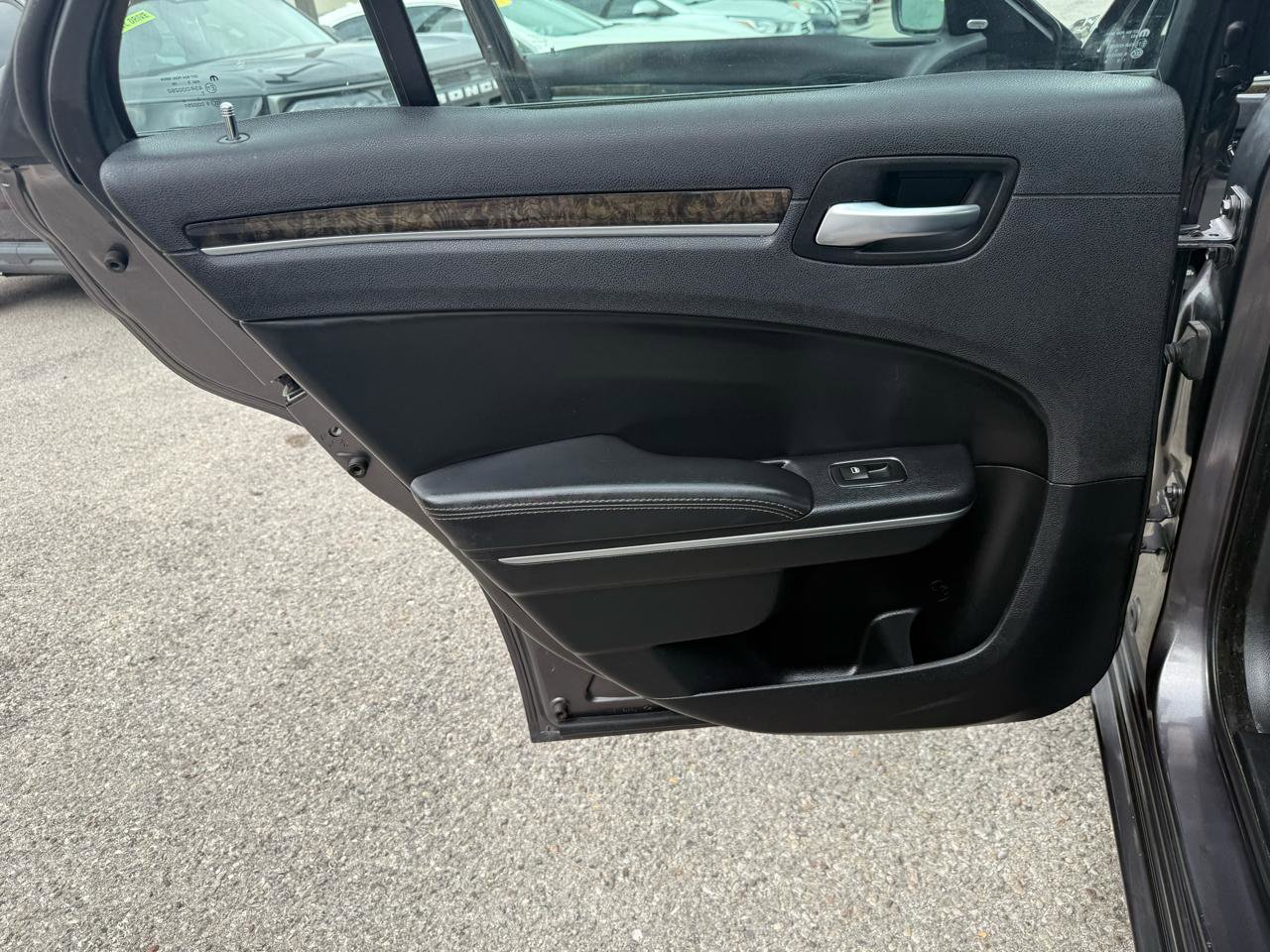 Used 2016 Chrysler 300 C image 15