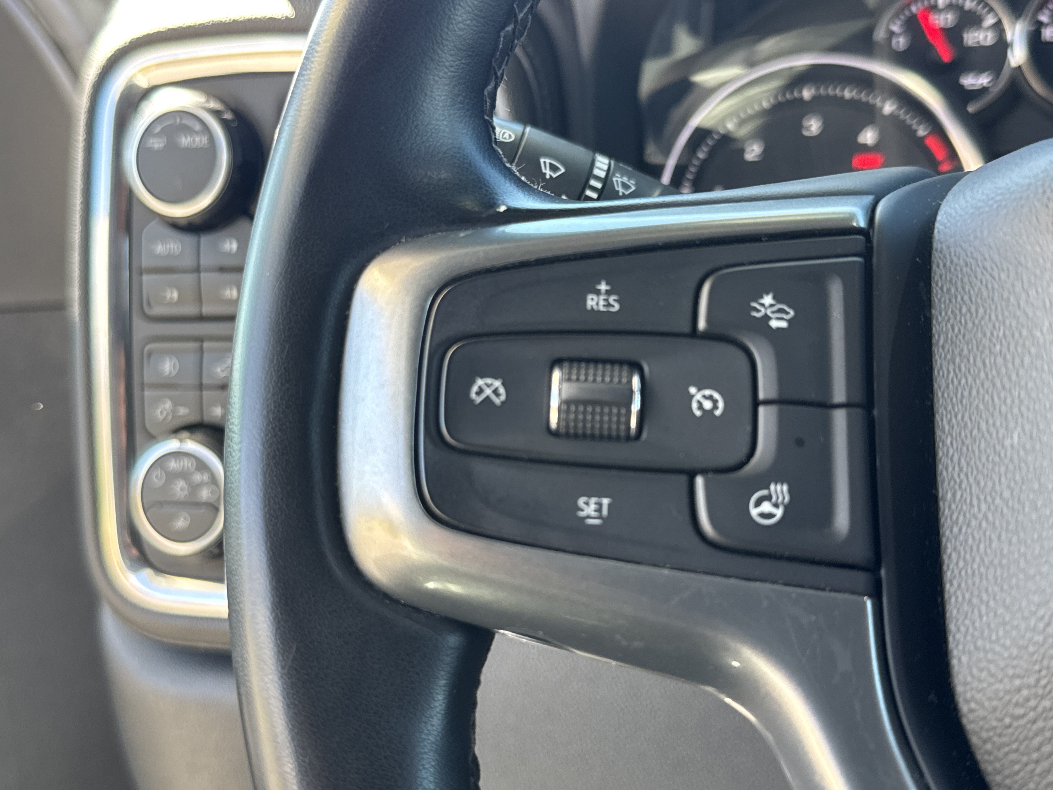 Used 2023 Chevrolet Silverado 2500 LTZ AWD/4WD image 21