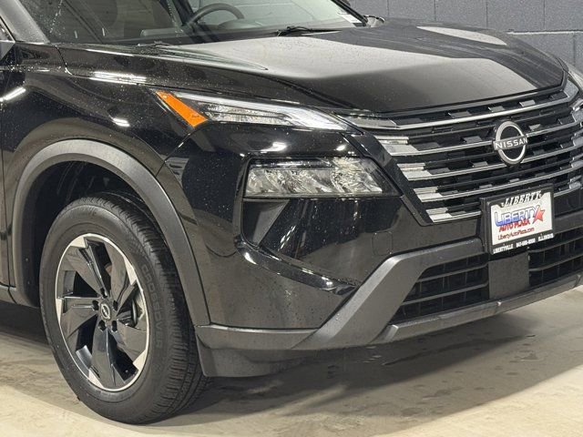 Used 2025 Nissan Rogue SV image 3