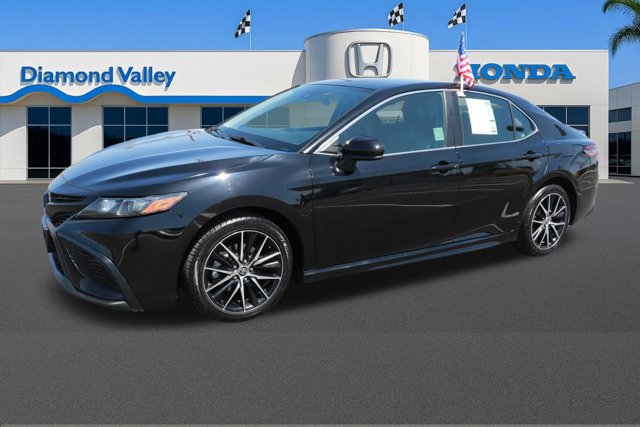 Used 2021 Toyota Camry SE FWD image 3