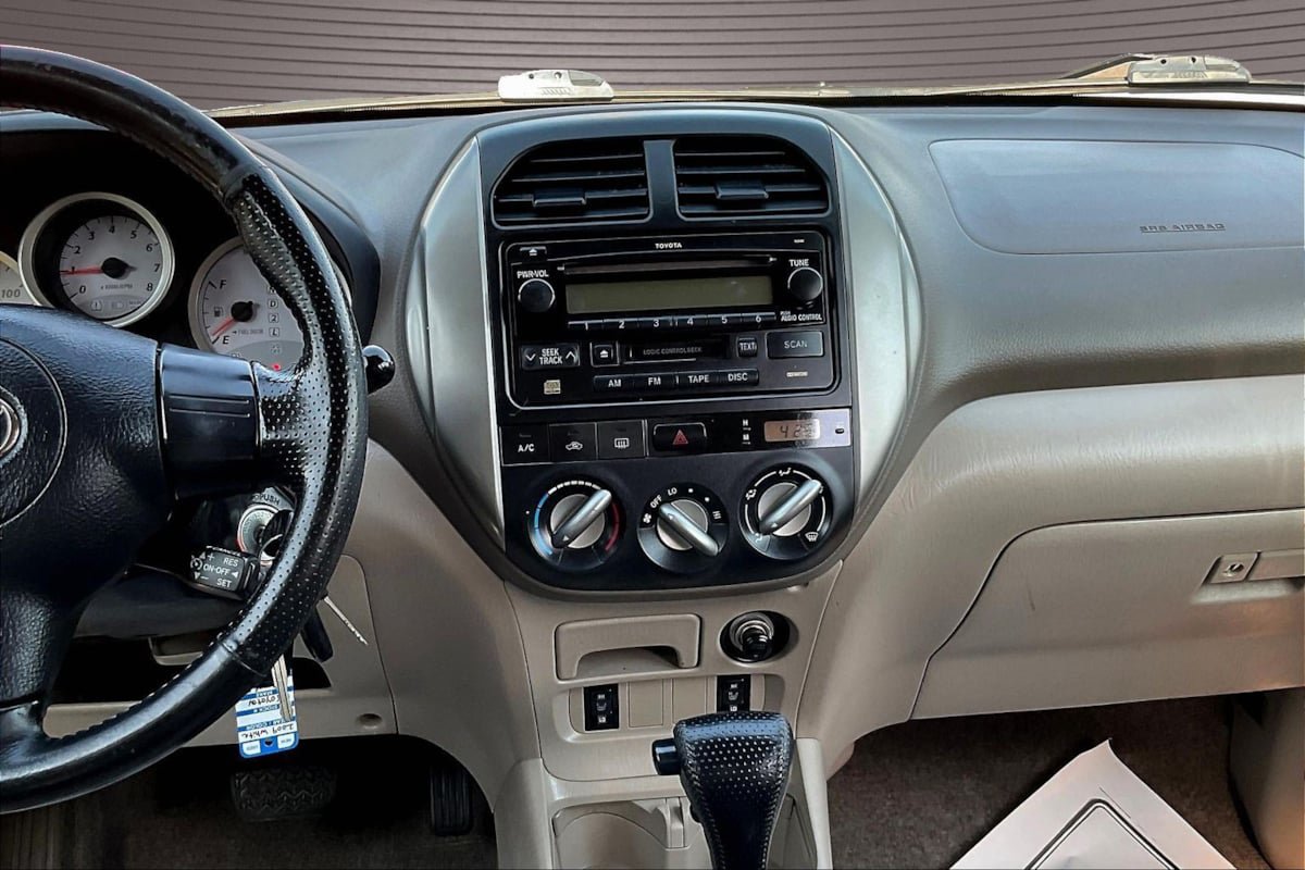 Used 2004 Toyota RAV4 4WD image 9