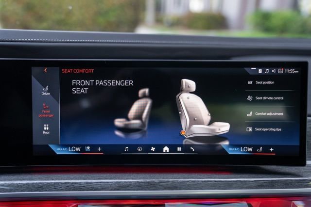 Used 2024 BMW i7 eDrive50 image 33