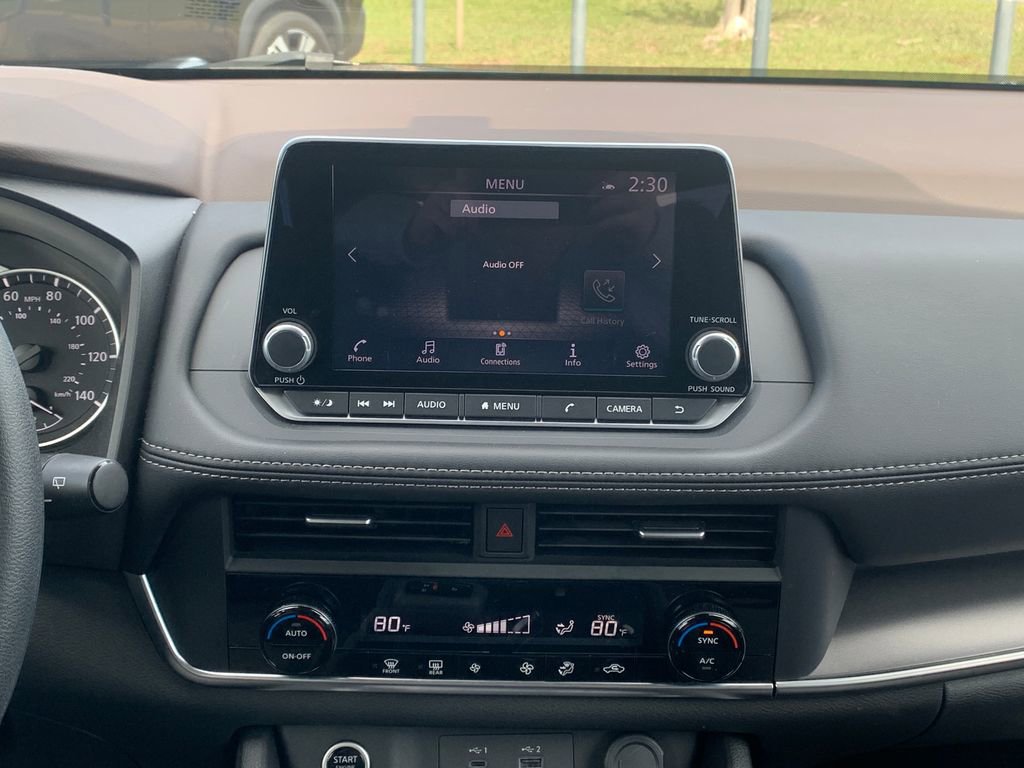 Used 2023 Nissan Rogue SV image 16