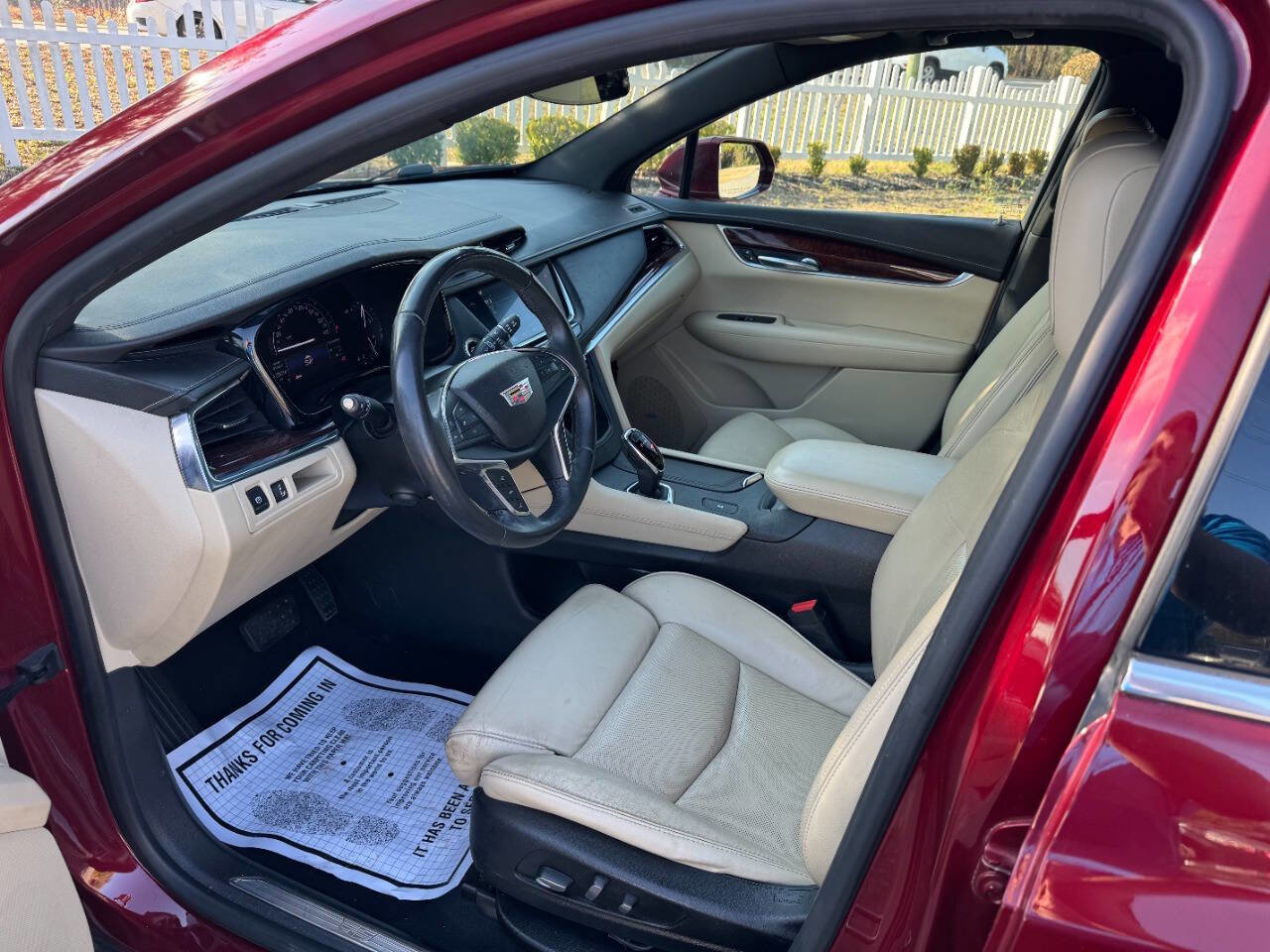 Used 2017 Cadillac XT5 Luxury w/ Driver Awareness Package image 9