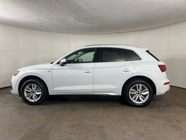 Certified 2023 Audi Q5 2.0T Premium w/ Convenience Package AWD/4WD image 4