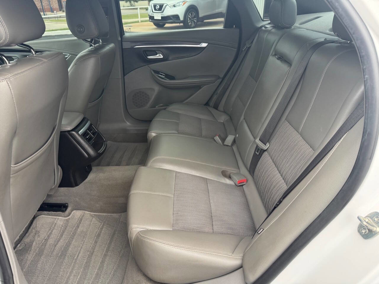 Used 2018 Chevrolet Impala LT FWD image 18