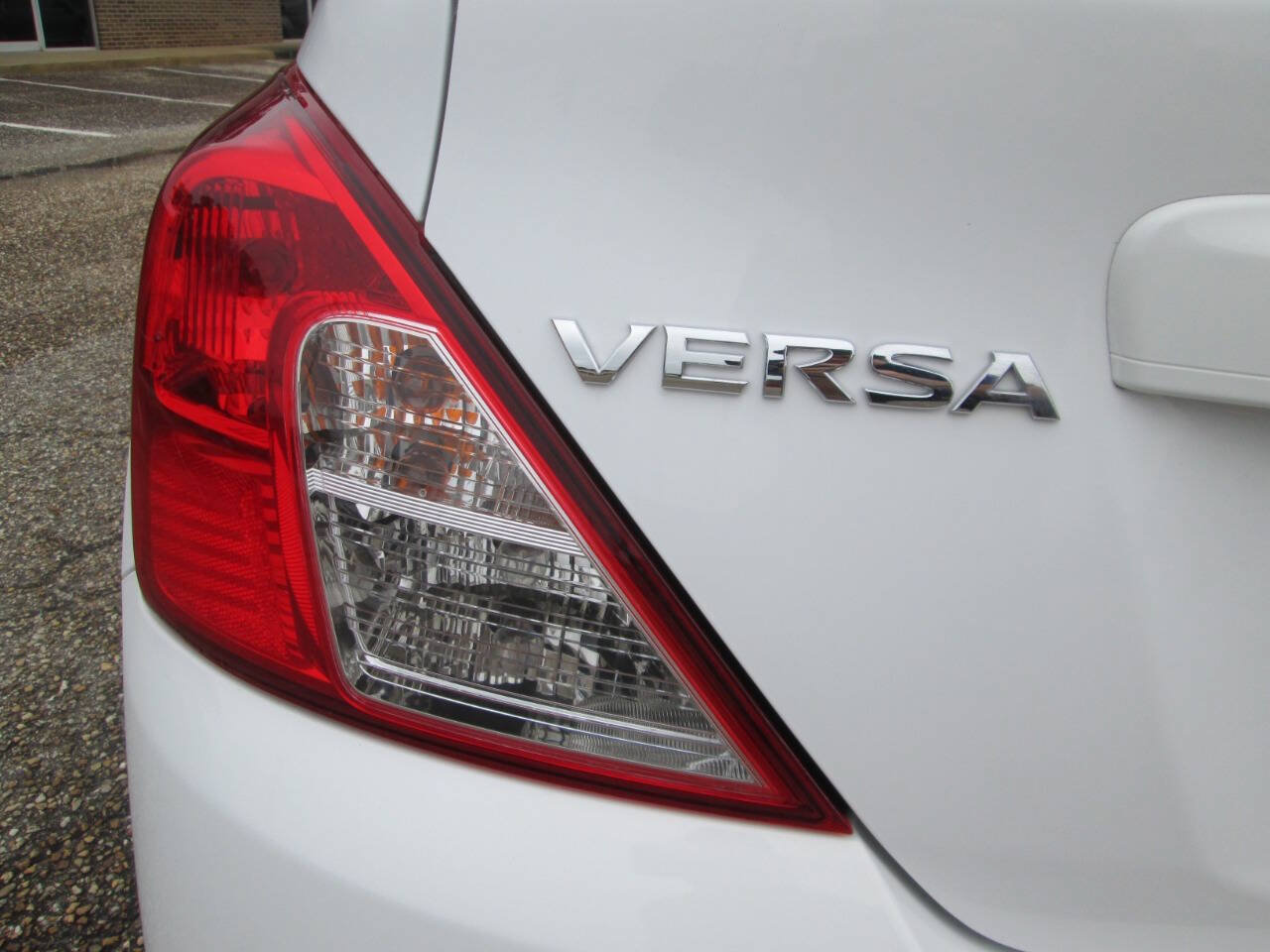 Used 2019 Nissan Versa S FWD image 29
