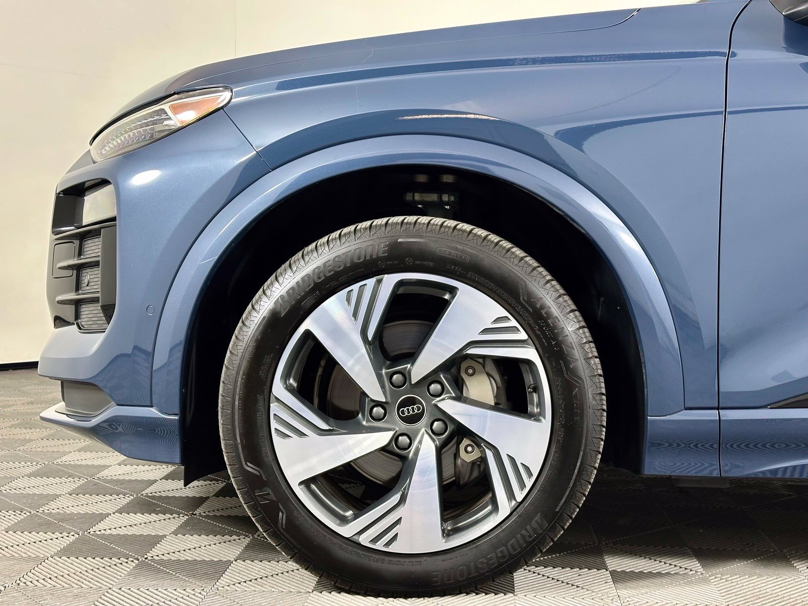 Used 2025 Audi Q6 e-tron Premium Plus w/ Premium Plus AWD/4WD image 7