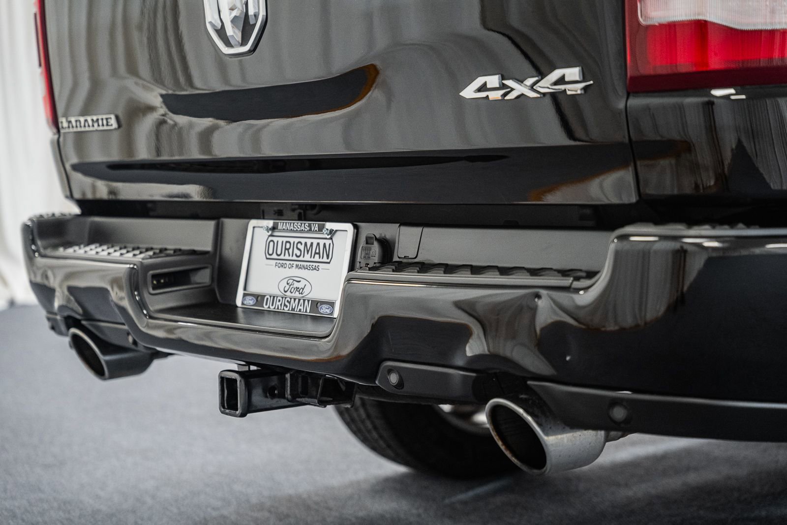 Used 2020 RAM 1500 Laramie w/ Sport Appearance Package AWD/4WD image 9