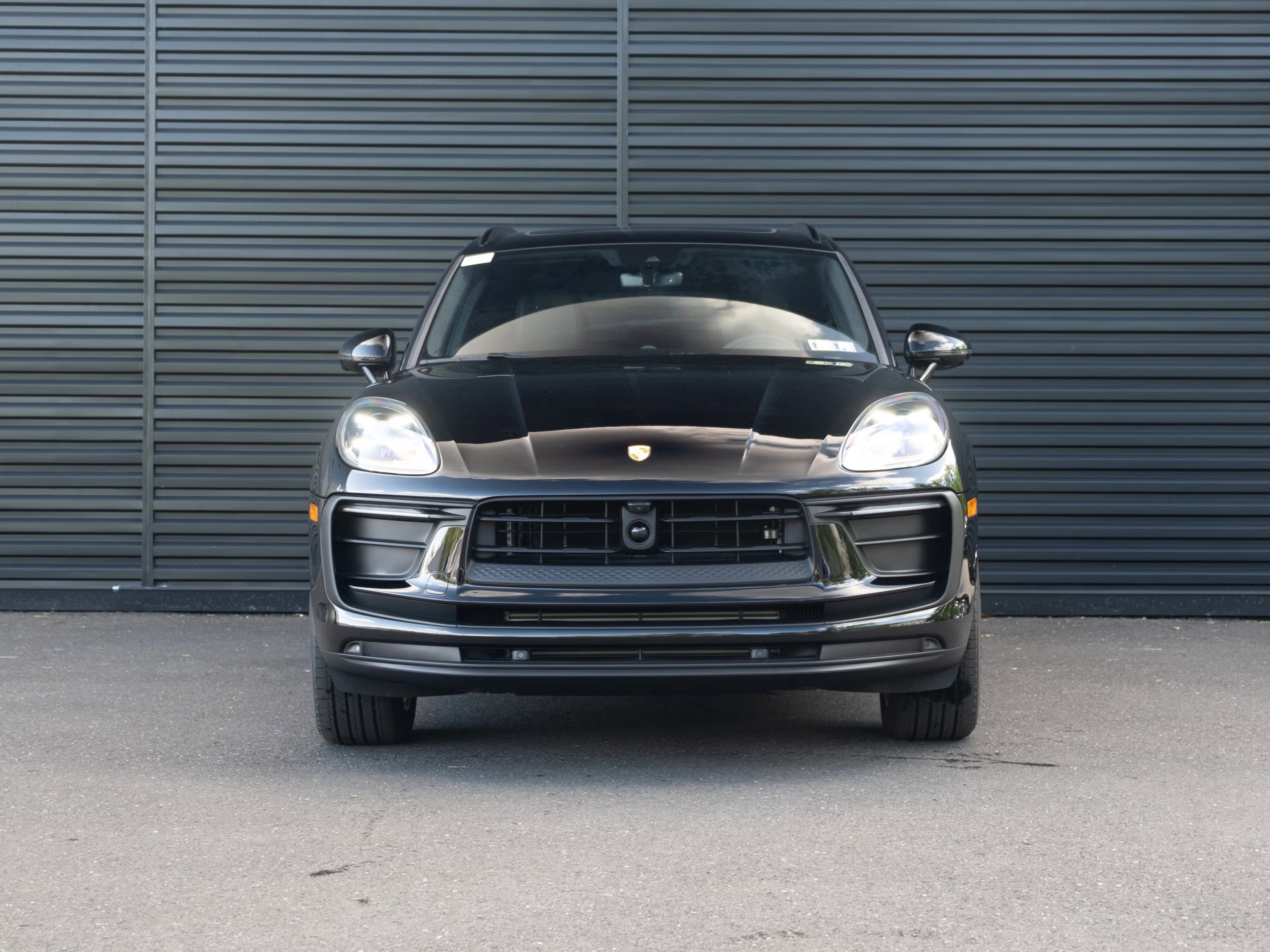 Certified 2025 Porsche Macan image 11