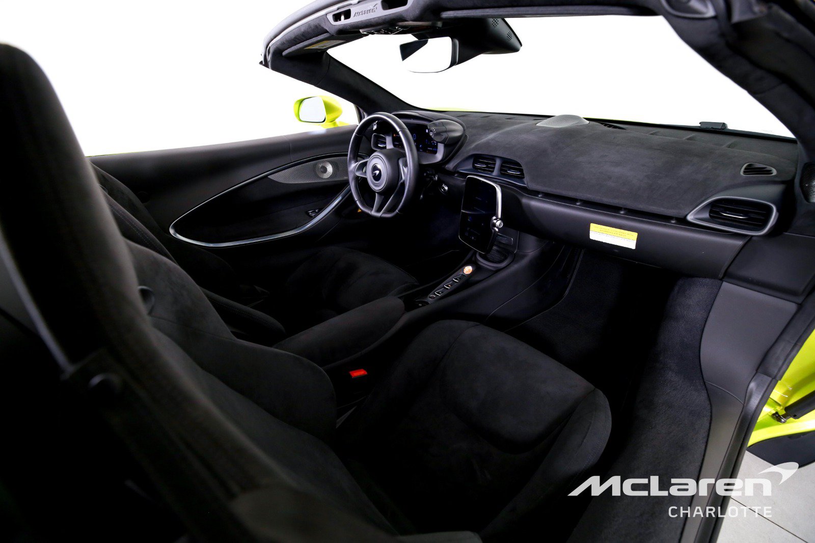 Used 2025 McLaren Artura Spider RWD image 20