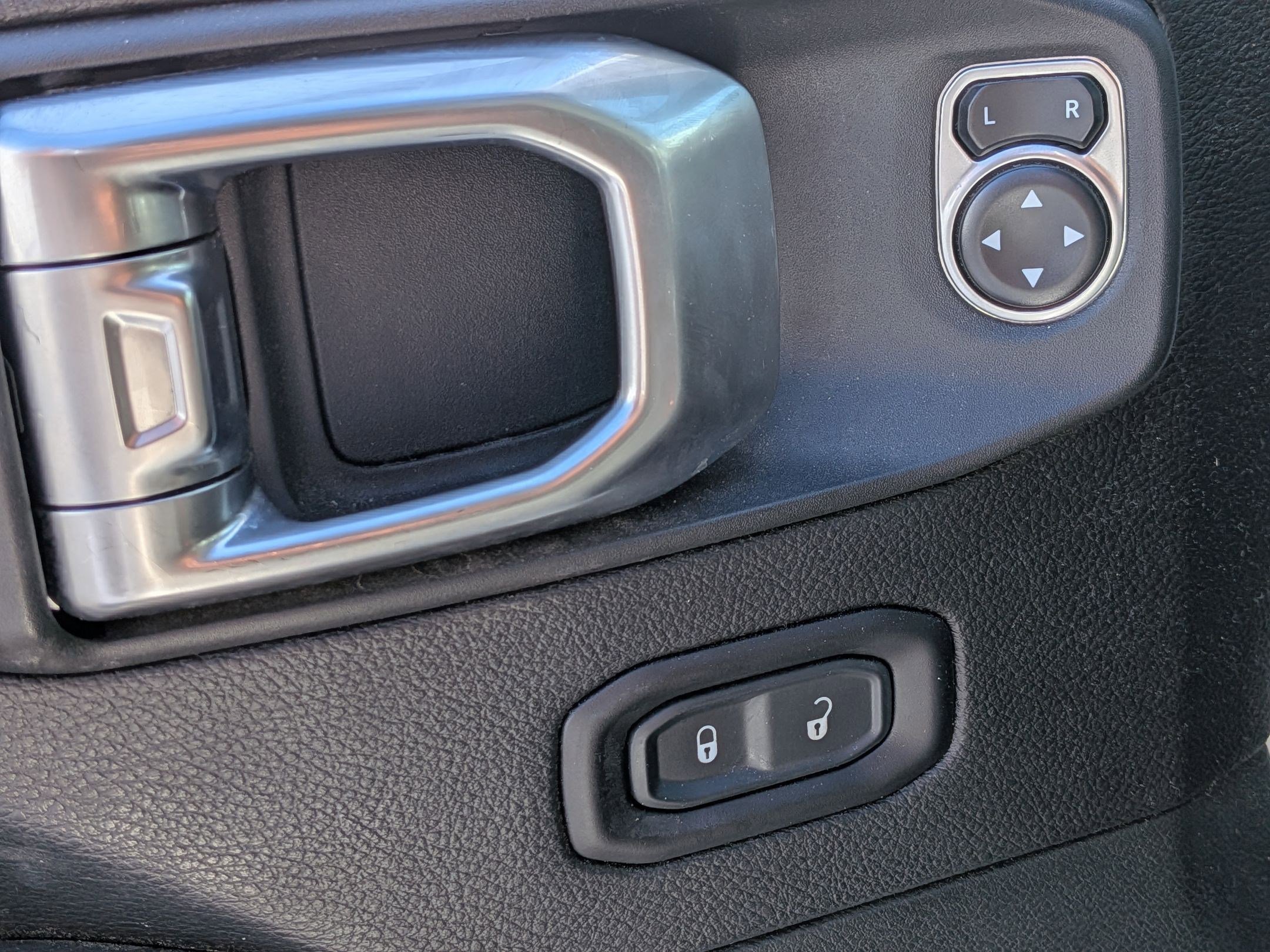 Used 2019 Jeep Wrangler Unlimited Sahara image 12