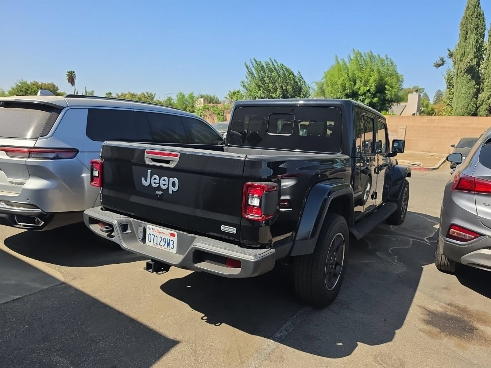 Used 2022 Jeep Gladiator Overland w/ Popular Equipment Package AWD/4WD image 3