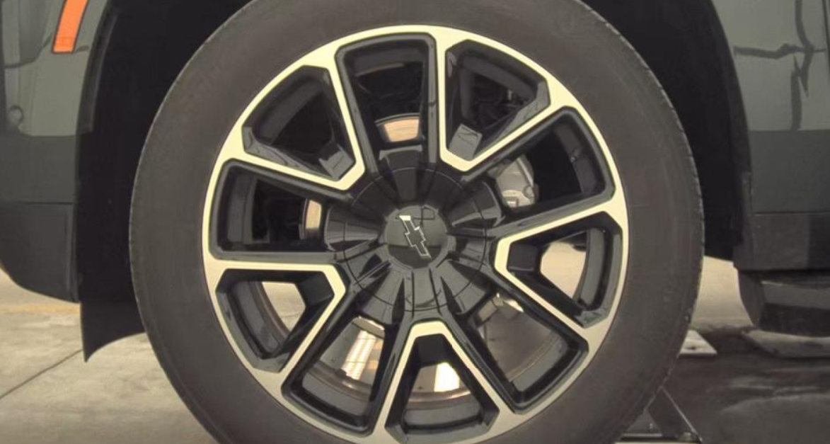 Used 2025 Chevrolet Tahoe RST w/ Comfort Package RWD image 9