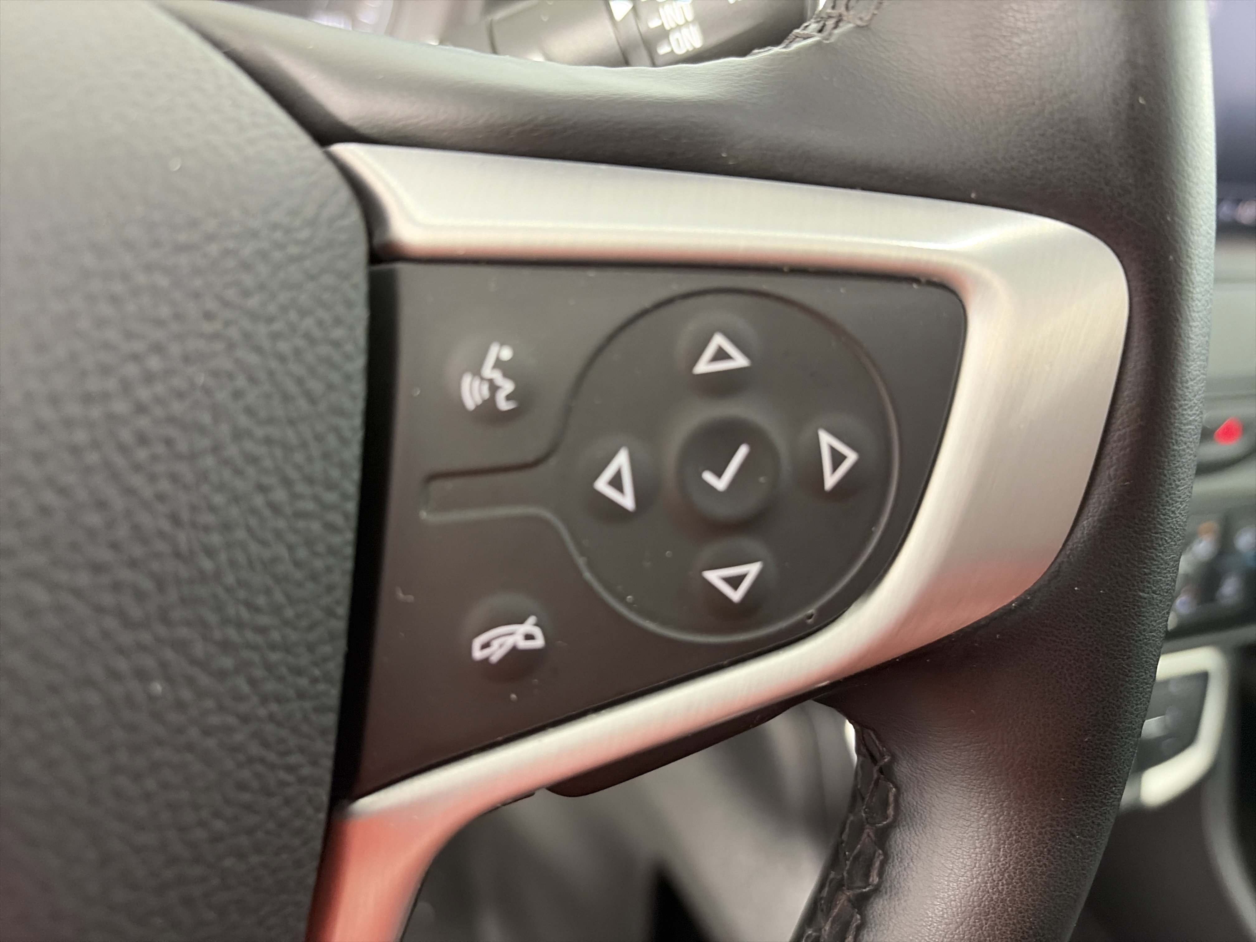 Used 2023 GMC Terrain SLT image 31