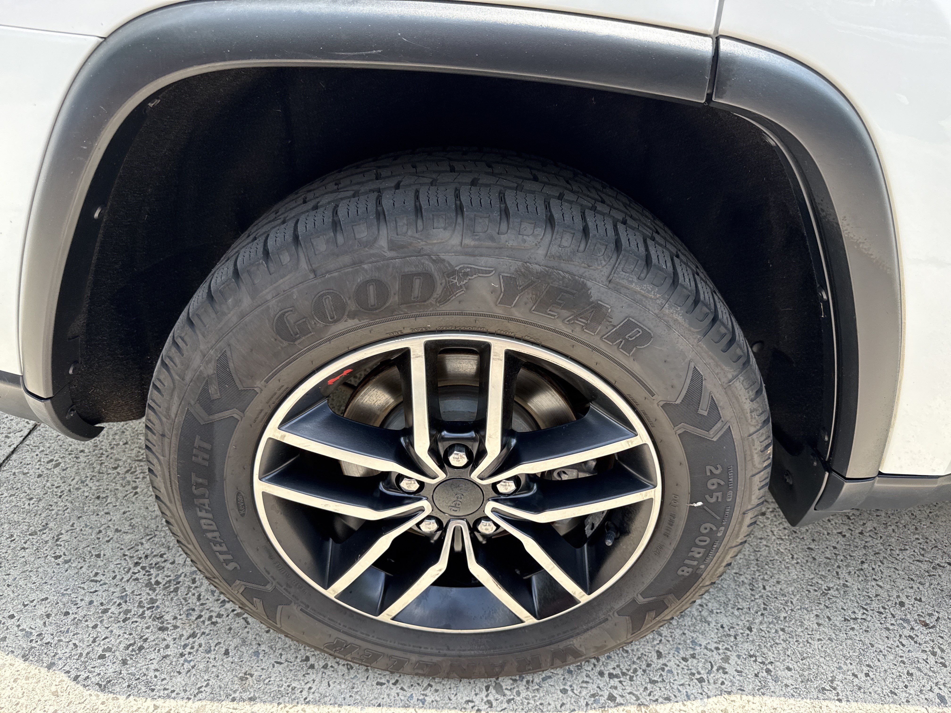 Used 2019 Jeep Grand Cherokee Trailhawk w/ Trailhawk Luxury Group AWD/4WD image 17