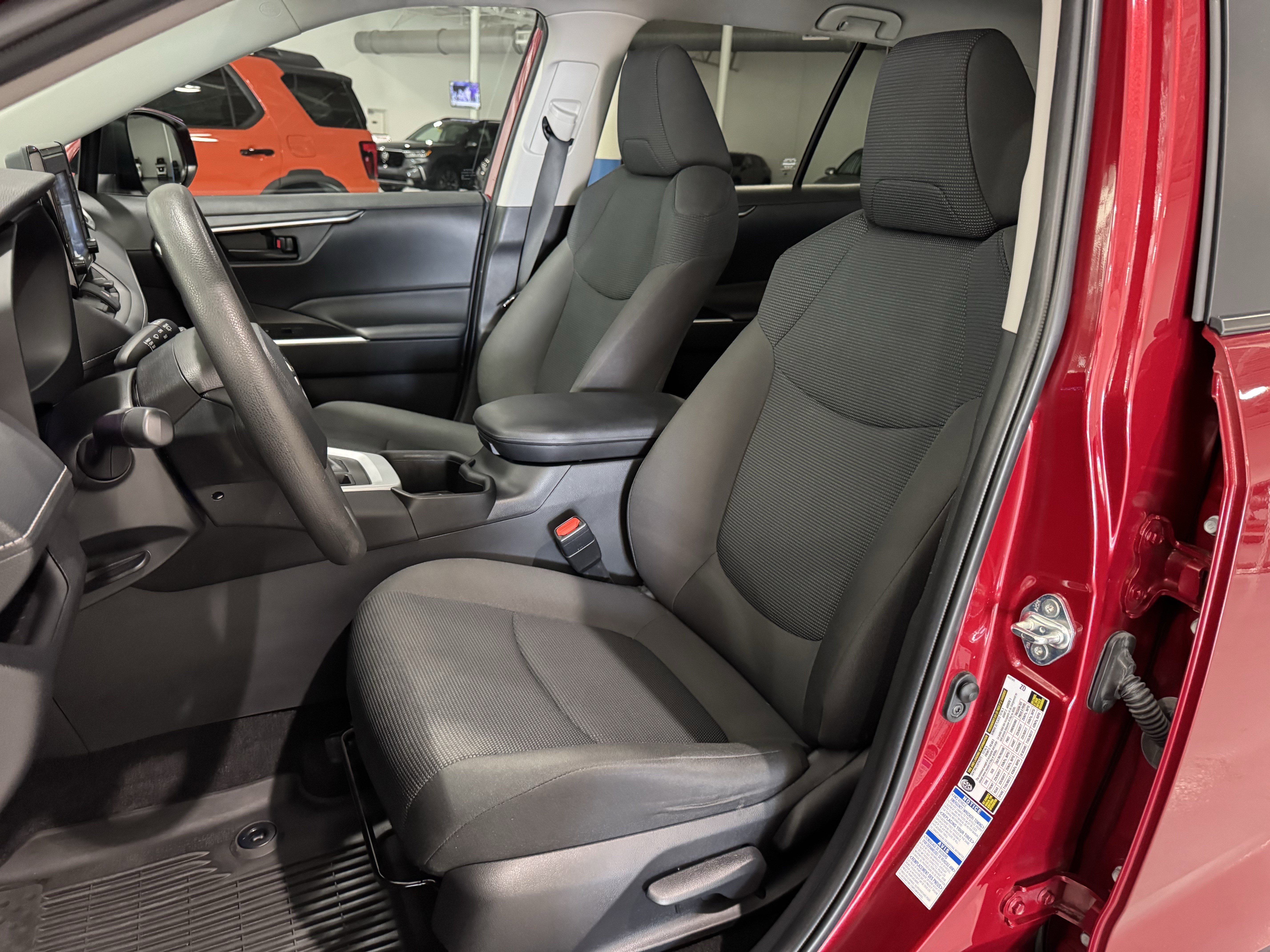 Used 2022 Toyota RAV4 LE image 25