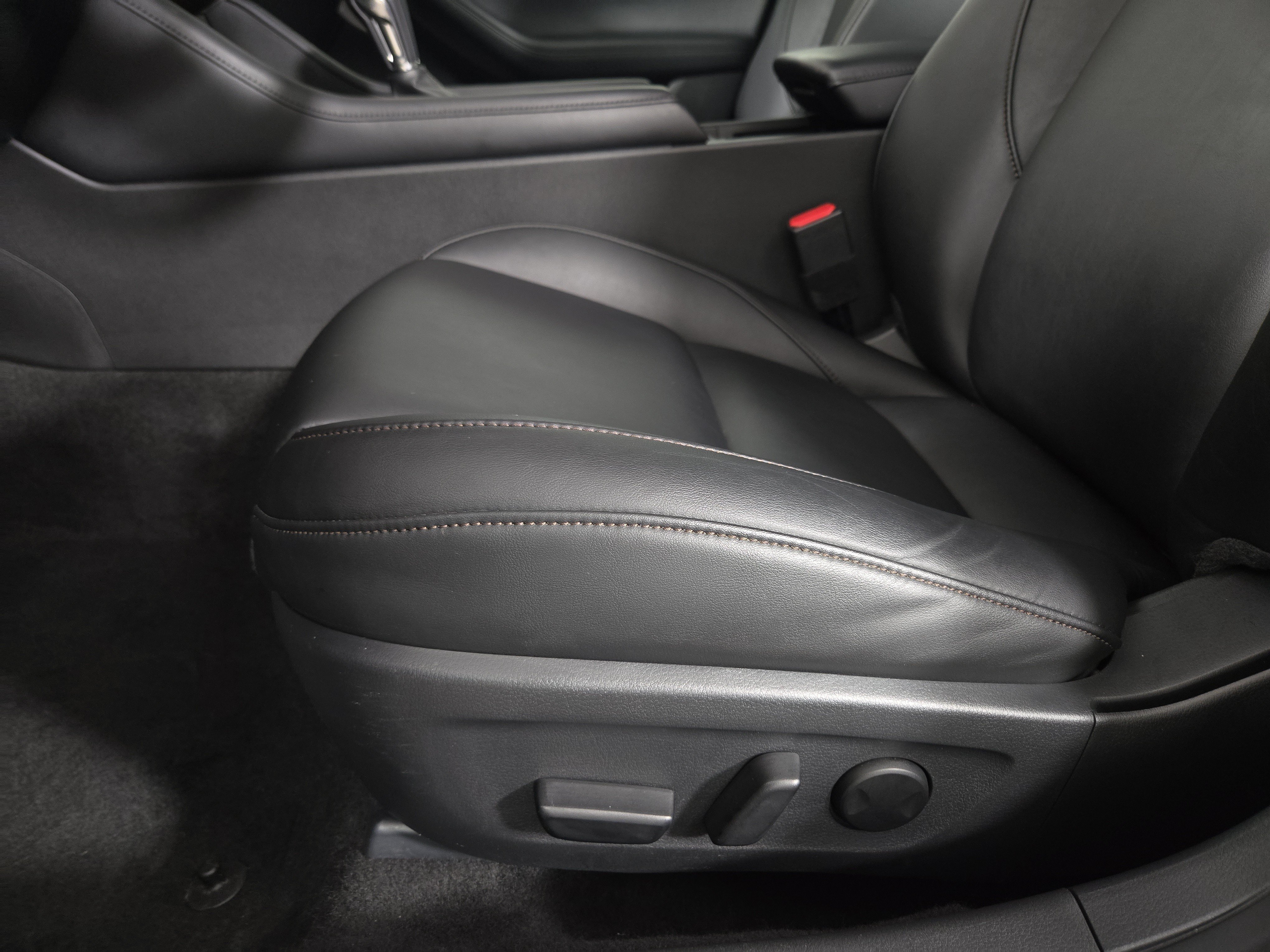 Certified 2024 MAZDA MAZDA3 s w/ Appearance Package FWD image 30