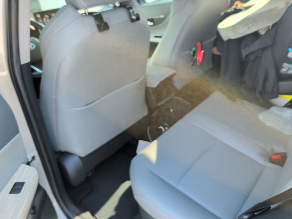 Used 2023 Toyota Venza Limited AWD/4WD image 3